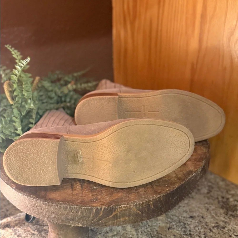 Dolce Vita Taupe Suede Ankle Booties size 8.5 - Picture 4 of 6
